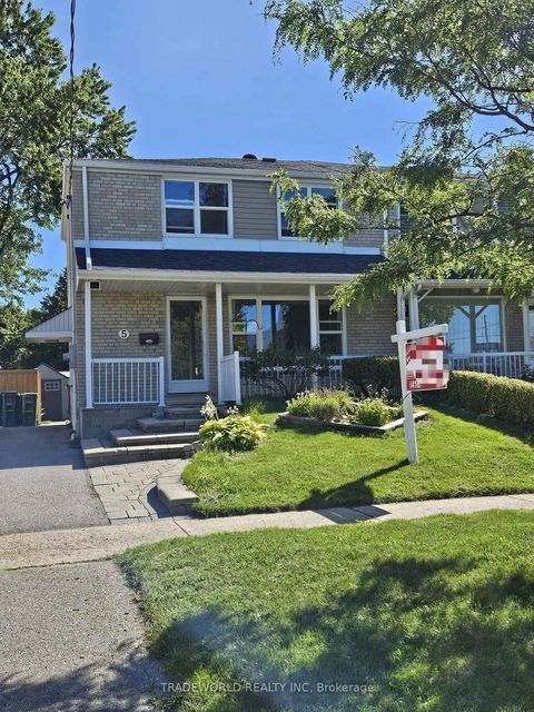 Photo 3 at 5 Woodfern Drive, Ionview, Toronto
