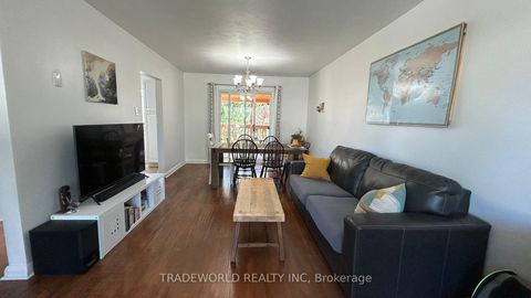 Photo 4 at 5 Woodfern Drive, Ionview, Toronto