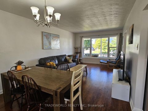 Photo 5 at 5 Woodfern Drive, Ionview, Toronto