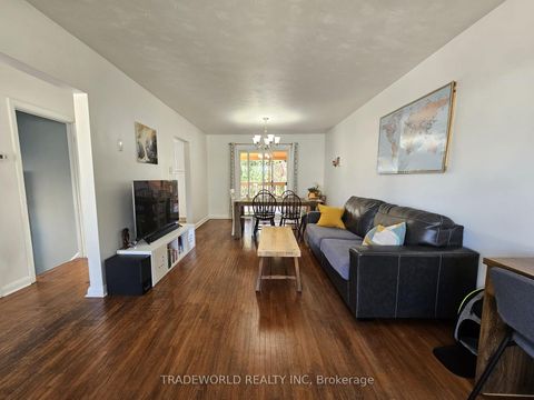 Photo 8 at 5 Woodfern Drive, Ionview, Toronto