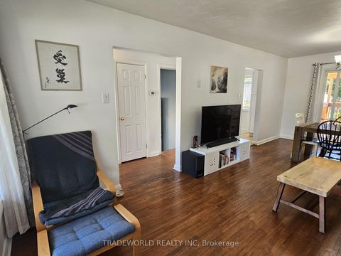 Photo 9 at 5 Woodfern Drive, Ionview, Toronto
