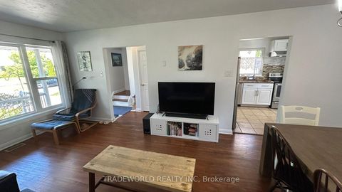 Photo 10 at 5 Woodfern Drive, Ionview, Toronto