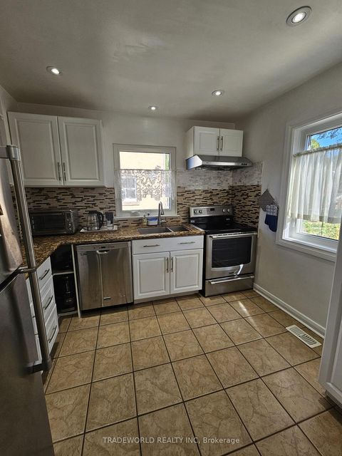 Photo 13 at 5 Woodfern Drive, Ionview, Toronto