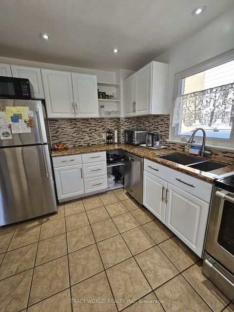Photo 14 at 5 Woodfern Drive, Ionview, Toronto