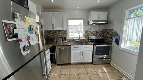 Photo 16 at 5 Woodfern Drive, Ionview, Toronto