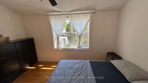 Photo 17 at 5 Woodfern Drive, Ionview, Toronto