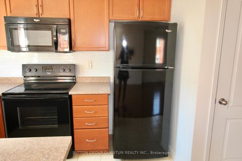 Photo 13 at 21 - 47 HAYS Boulevard, RO River Oaks, Oakville