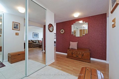 Photo 3 at 906 - 757 Victoria Park Avenue, Oakridge, Toronto