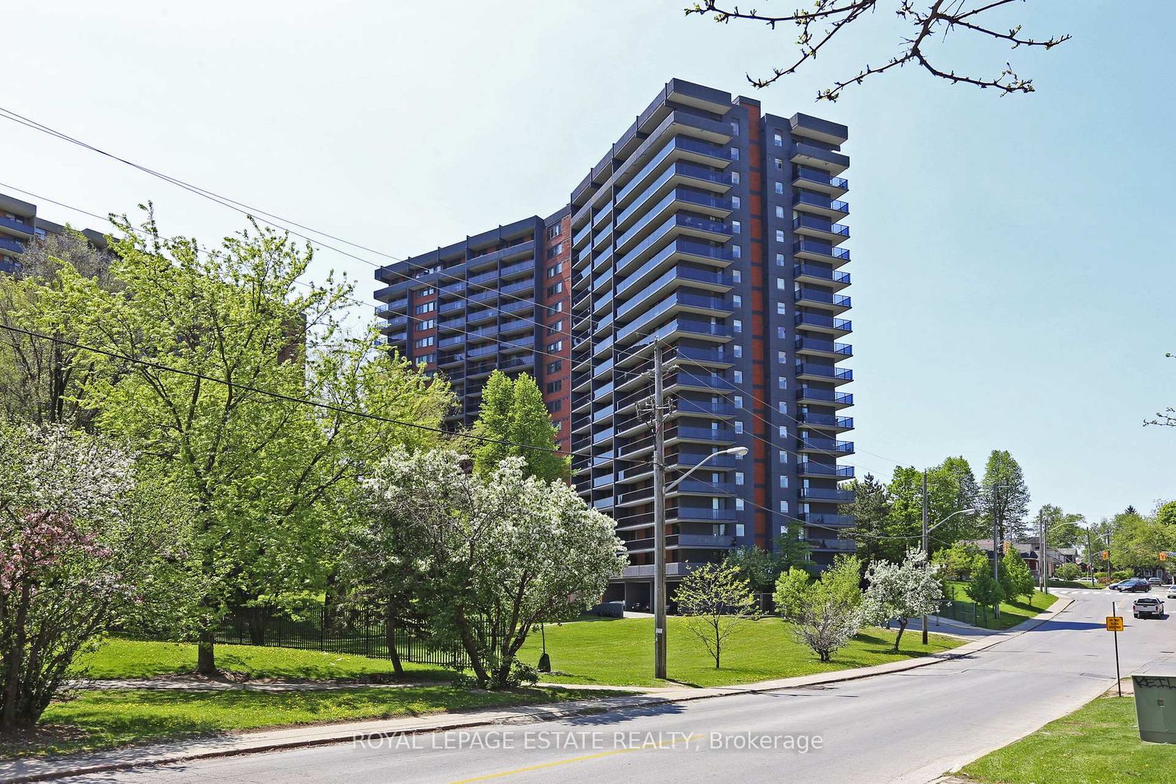 906 - 757 Victoria Park Avenue, Oakridge, Toronto 