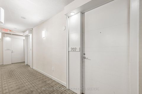 Photo 2 at 707 - 38 Grenville Street, Bay Street Corridor, Toronto
