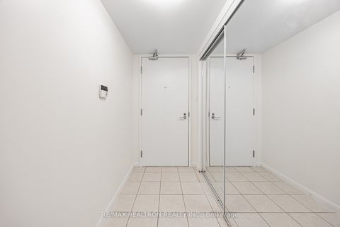 Photo 3 at 707 - 38 Grenville Street, Bay Street Corridor, Toronto