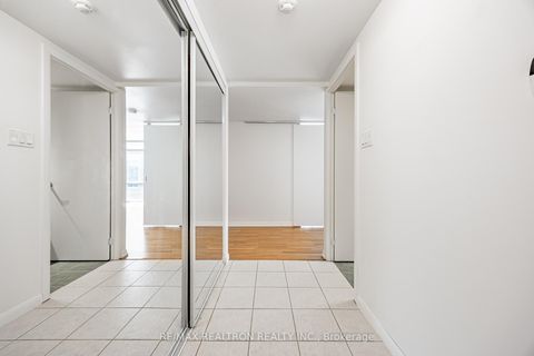 Photo 4 at 707 - 38 Grenville Street, Bay Street Corridor, Toronto
