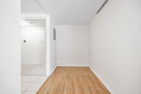 Photo 7 at 707 - 38 Grenville Street, Bay Street Corridor, Toronto