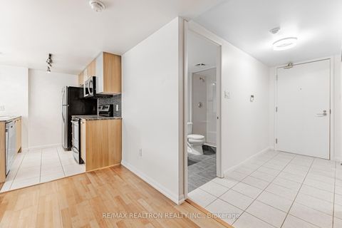 Photo 8 at 707 - 38 Grenville Street, Bay Street Corridor, Toronto