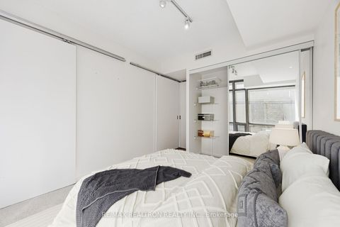 Photo 26 at 707 - 38 Grenville Street, Bay Street Corridor, Toronto