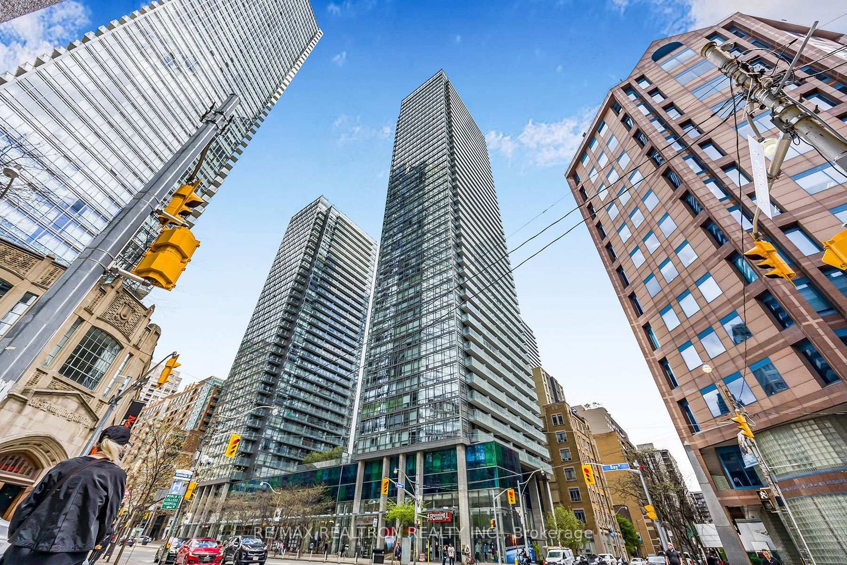 707 - 38 Grenville Street, Bay Street Corridor, Toronto by Loree Meneguzzi Real Estate 707 - 38 Grenville Street, Bay Street Corridor, Toronto