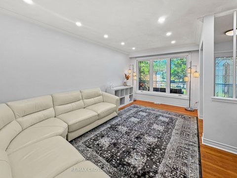 Photo 5 at 46 Ronway Crescent, Woburn, Toronto