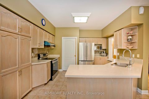 Photo 11 at 99 Colesbrook Road, Westbrook, Richmond Hill