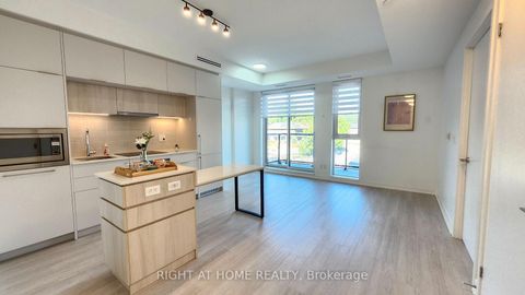 Photo 2 at 406 - 185 Alberta Avenue, Oakwood Village, Toronto