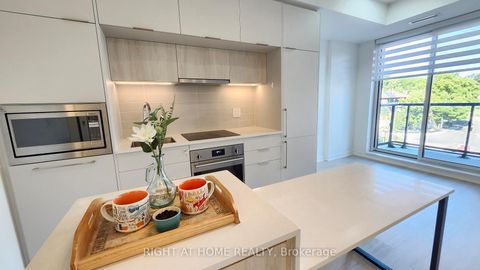 Photo 3 at 406 - 185 Alberta Avenue, Oakwood Village, Toronto