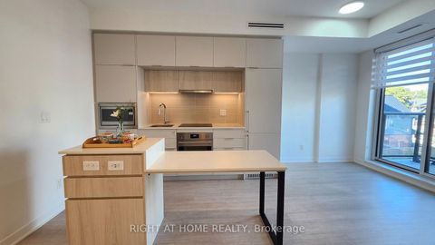 Photo 4 at 406 - 185 Alberta Avenue, Oakwood Village, Toronto