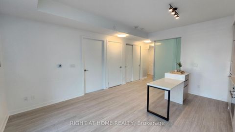 Photo 6 at 406 - 185 Alberta Avenue, Oakwood Village, Toronto