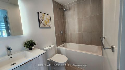 Photo 9 at 406 - 185 Alberta Avenue, Oakwood Village, Toronto