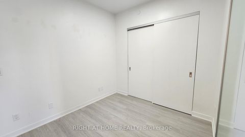 Photo 11 at 406 - 185 Alberta Avenue, Oakwood Village, Toronto
