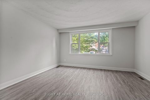 Photo 2 at 154 Edinborough Court, Smythe, Toronto