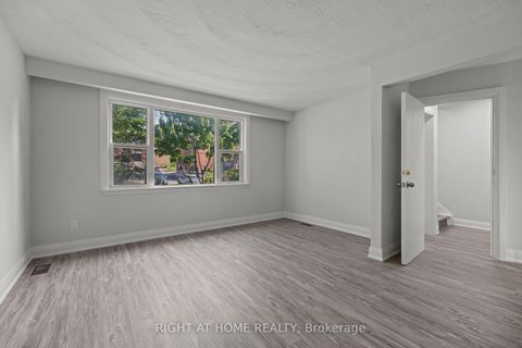Photo 3 at 154 Edinborough Court, Smythe, Toronto