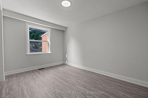 Photo 4 at 154 Edinborough Court, Smythe, Toronto
