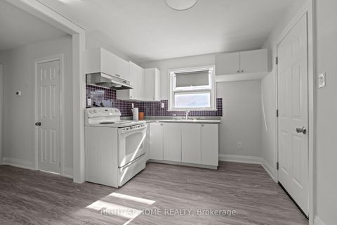 Photo 6 at 154 Edinborough Court, Smythe, Toronto