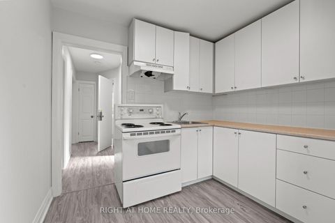 Photo 13 at 154 Edinborough Court, Smythe, Toronto