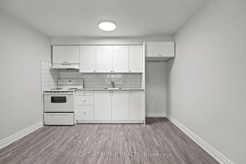 Photo 19 at 154 Edinborough Court, Smythe, Toronto
