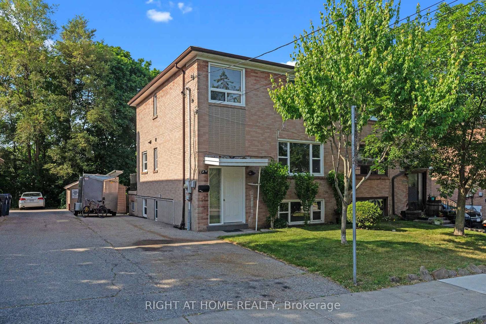 154 Edinborough Court, Smythe, Toronto 