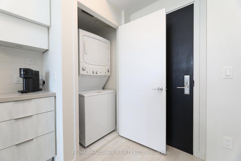 Photo 4 at 5009 - 8 Eglinton Avenue E, Mount Pleasant West, Toronto