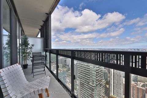 Photo 16 at 5009 - 8 Eglinton Avenue E, Mount Pleasant West, Toronto