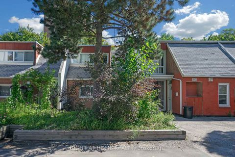 Photo 2 at 101 - 2901 Jane Street, Jane Heights, Toronto