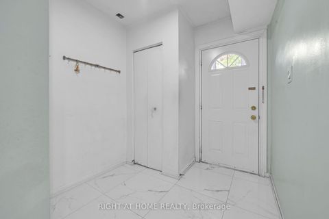 Photo 6 at 101 - 2901 Jane Street, Jane Heights, Toronto