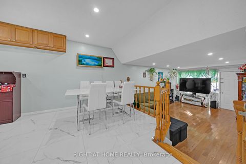 Photo 7 at 101 - 2901 Jane Street, Jane Heights, Toronto