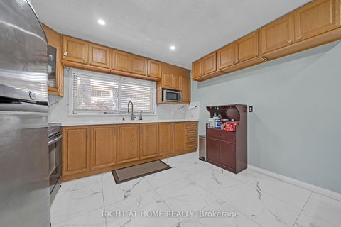 Photo 9 at 101 - 2901 Jane Street, Jane Heights, Toronto