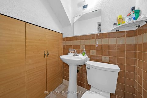 Photo 17 at 101 - 2901 Jane Street, Jane Heights, Toronto