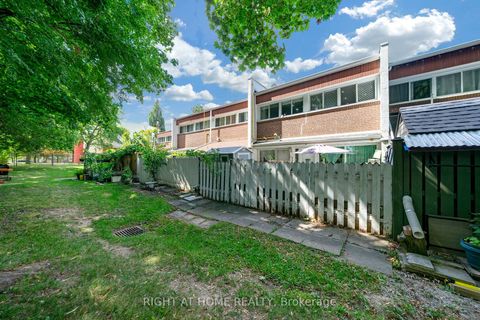 Photo 31 at 101 - 2901 Jane Street, Jane Heights, Toronto