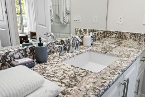 Photo 14 at 213 - 9909 Pine Valley Drive, Vellore Village, Vaughan