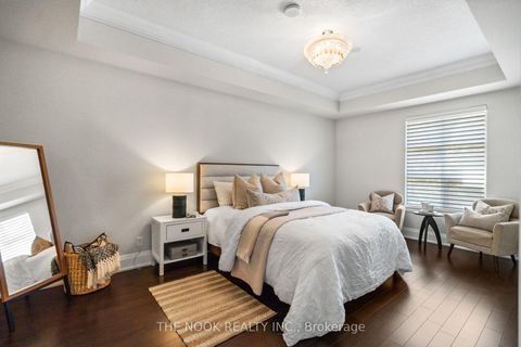 Photo 15 at 213 - 9909 Pine Valley Drive, Vellore Village, Vaughan