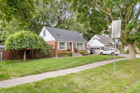 Photo 2 at 129 Edgecroft Road, Queensway, Toronto