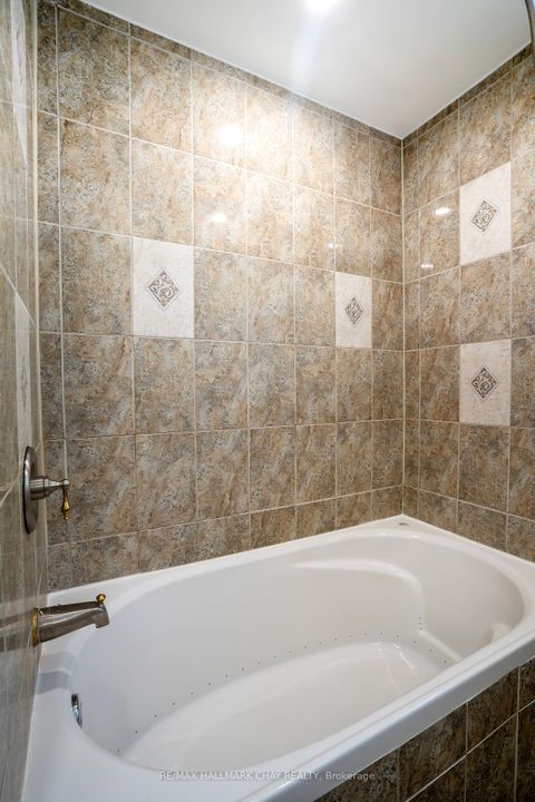 Photo 19 at 72 Jane Crescent, Allandale Heights, Barrie