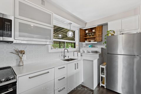 Photo 2 at 17 Allonsius Drive, West Deane, Toronto