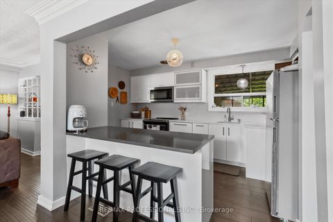 Photo 5 at 17 Allonsius Drive, West Deane, Toronto