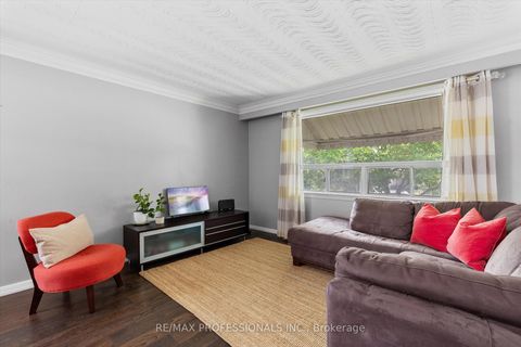 Photo 8 at 17 Allonsius Drive, West Deane, Toronto